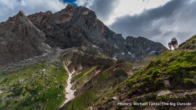 Ruta de senderismo 712 en Parco Naturale Paneveggio Pale di San Martino, en las montañas Dolomitas de Italia.