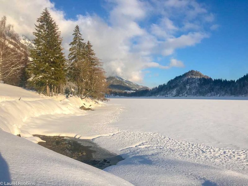 Lago Hintersteiner cubierto de nieve