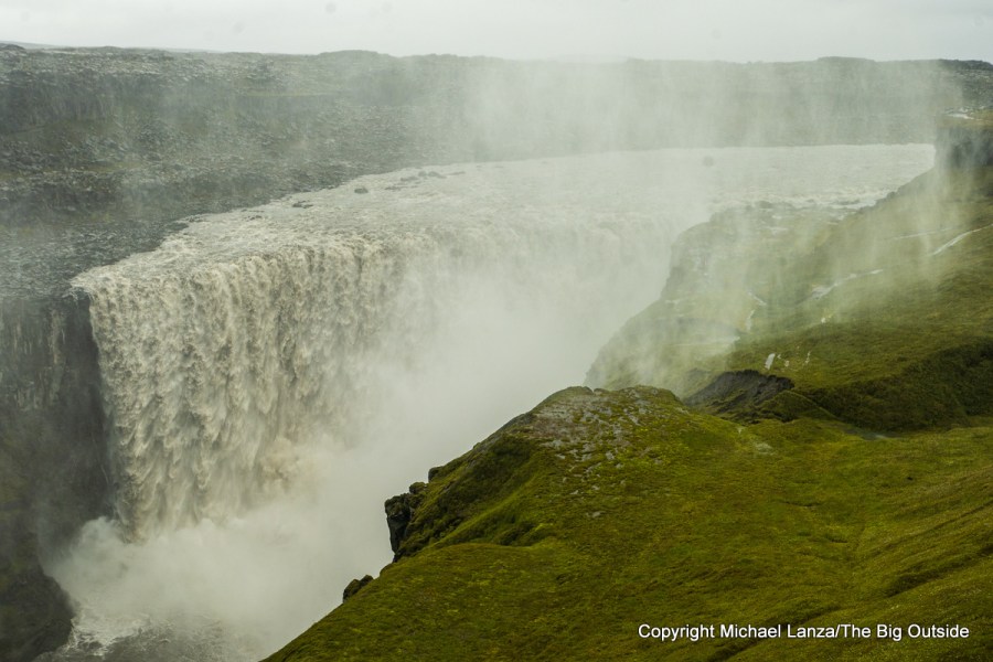 Dettifoss de Islandia, la cascada de mayor volumen en Europa.