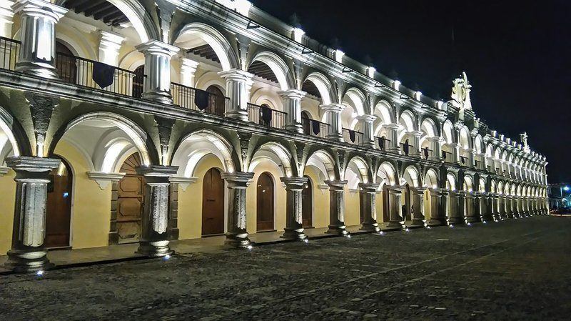 la arquitectura colonial es una de las razones para visitar Antigua, Guatemala