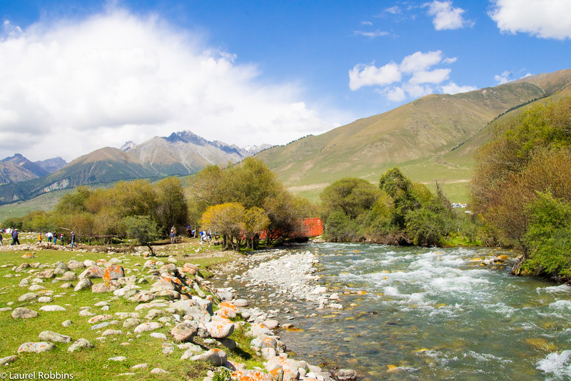 Jailoo es un pasto de verano cerca de Cholpan-Alta rodeado por las montañas Tian Shan en Kirguistán. 