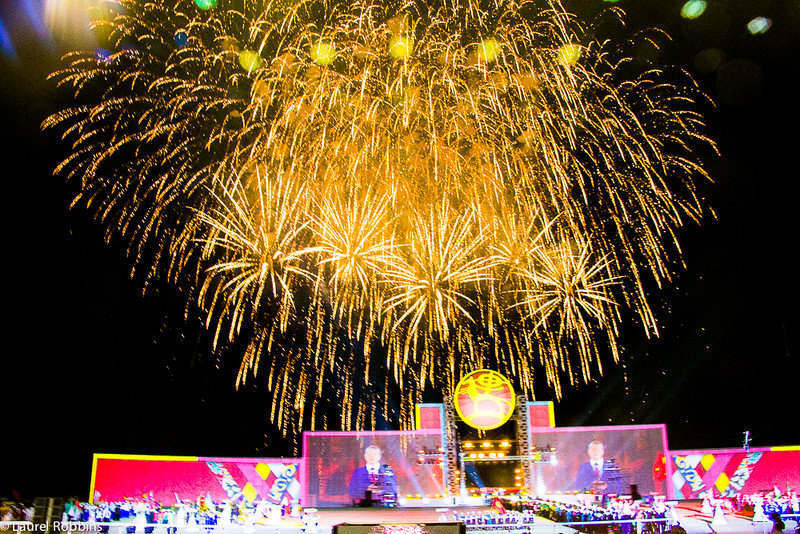 Fuegos artificiales en las Ceremonias de Apertura de los Juegos Mundiales Nómadas en Cholpan-Alta