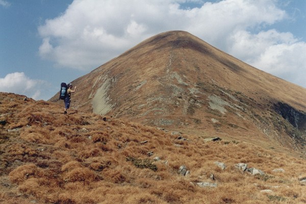 Monte Howerla, la montaña más alta tanto en las montañas de los Cárpatos como en Ucrania.