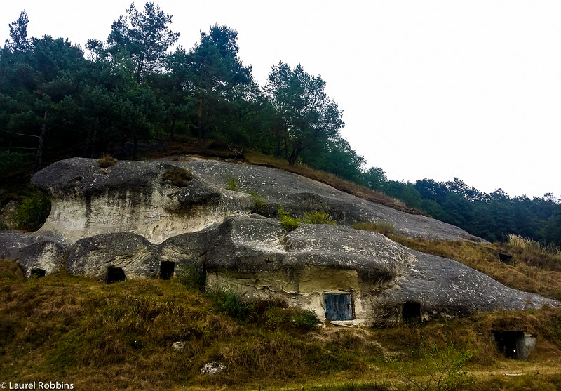 Cuevas del siglo VIII del asentamiento de Stilsko en las montañas de los Cárpatos ucranianos.