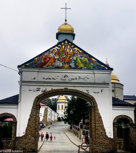El monasterio de Goshiv en la montaña Yasna en las montañas de los Cárpatos es una peregrinación importante para muchos ucranianos. 