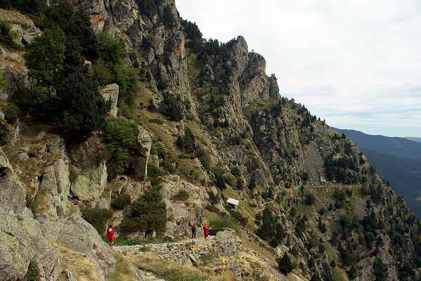Senderismo por la Vall de Nuria en los Pirineos, Cataluña, España
