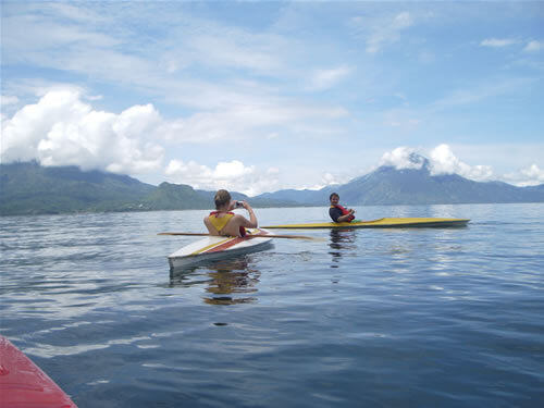 Atitlan_kayaking , aventuras en Guatemala
