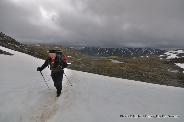 Senderismo húmedo en el Parque Nacional Jotunheimen de Noruega.