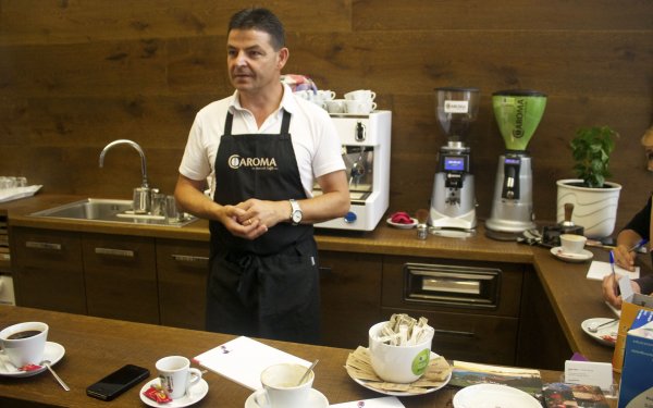 datos sobre el café de Valentin Hofer Valentin Hofer, el primer sumiller de café de Italia