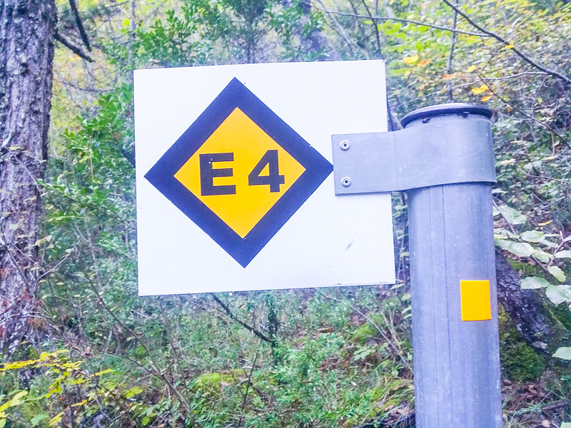 El desfiladero de Enipeas es parte de la ruta de senderismo de larga distancia E4 que recorre más de 10.000 km desde España hasta Chipre.