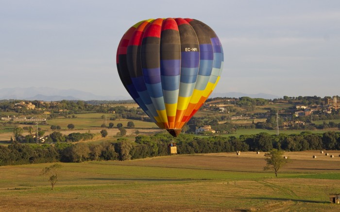 Costa Brava, Catalunya, España: visto desde un dirigible térmico Costa Brava, Catalunya, España: visto desde un globo aerostático