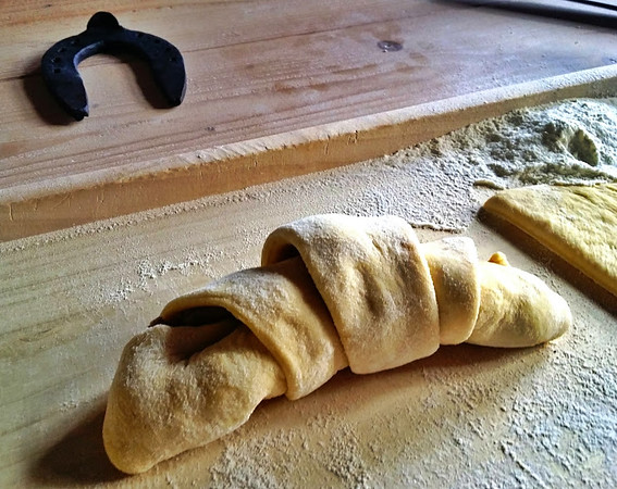 No es un croissant de San Martín (rogale marcińskie) todavía, no hay suficientes capas y aún no tiene la forma de herradura requerida.