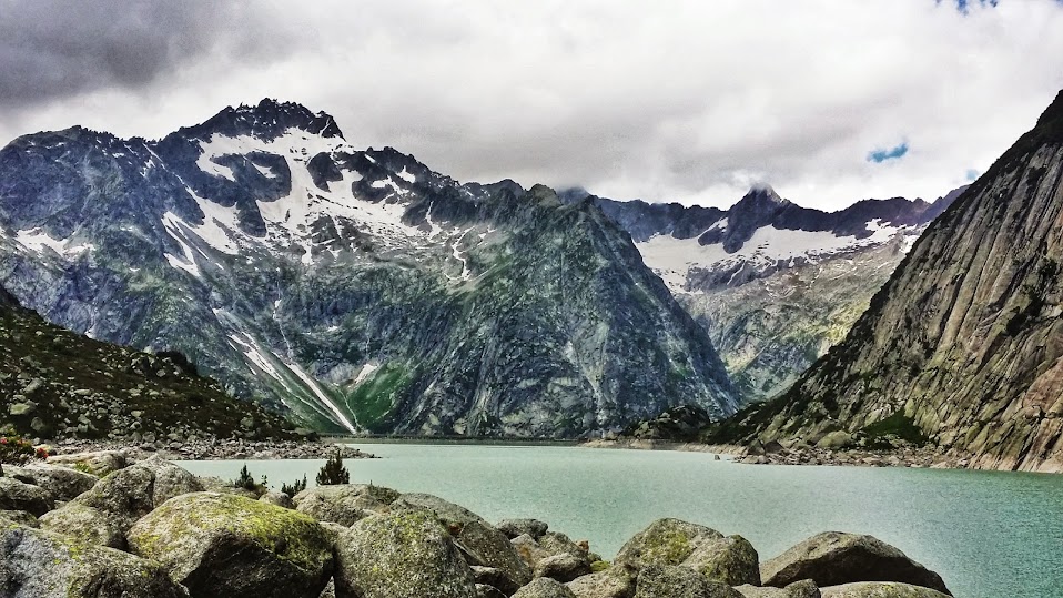El lago Gelmer es un lago alimentado por glaciares.