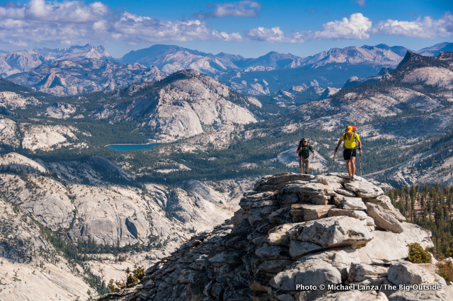 Acercándose a la cumbre de Clouds Rest, Parque Nacional Yosemite, California.