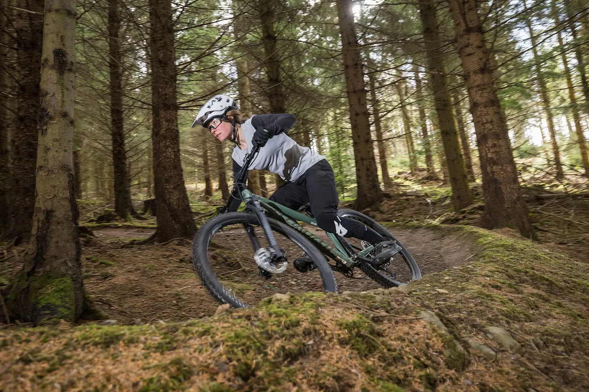 Specialized Rockhopper Elite 29 - curvas Bicicleta de montaƱa rĆgida Specialized Rockhopper Elite 29