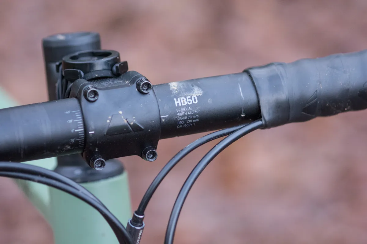 2021 Cañón Grial 6 Las barras de 44 cm son relativamente anchas pero no parecen excesivas.