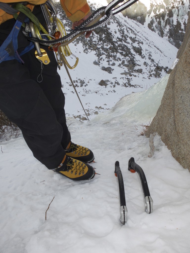 Revisión de las botas de montañismo la sportiva nepal evo gtx: la nepal evo después de escalar un campo de agua helada en lee vining...
