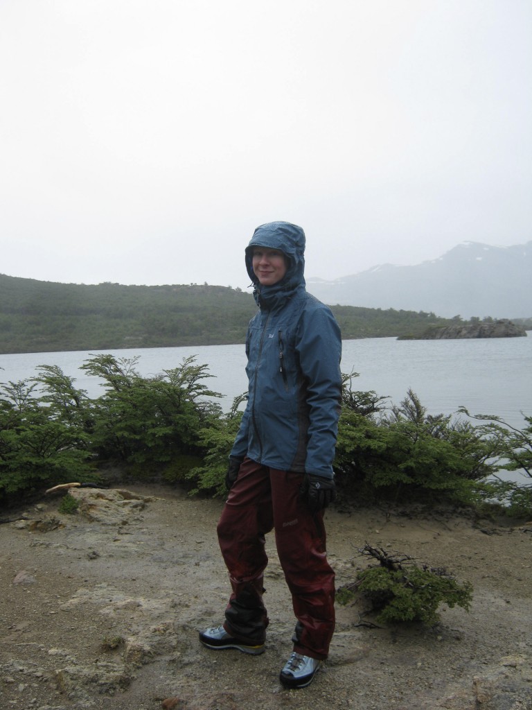 Revisión de botas de montañismo la sportiva trango cube gtx para mujer: una caminata húmeda y lluviosa en la sportiva trango s evo forrada de gore-tex.