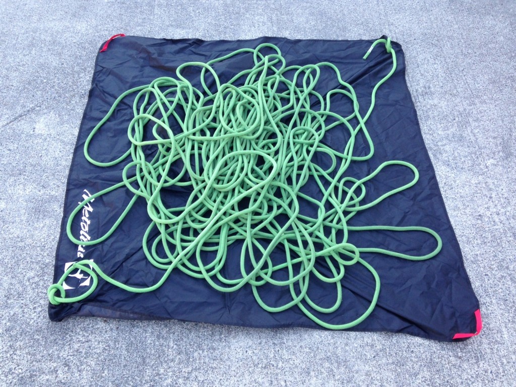 Revisión de la bolsa de cuerda Metolius vortex: muestra la lona más grande en revisión con 57 " x 57quot; en el metolius...