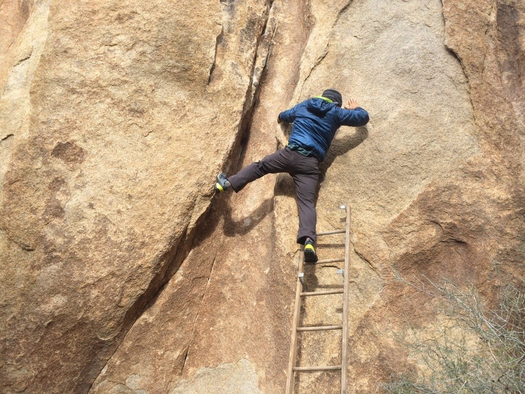 revisión de zapatos de aproximación cinco diez campamento cuatro: encuentras las cosas mÔs extrañas mientras exploras en Joshua Tree; un viejo...