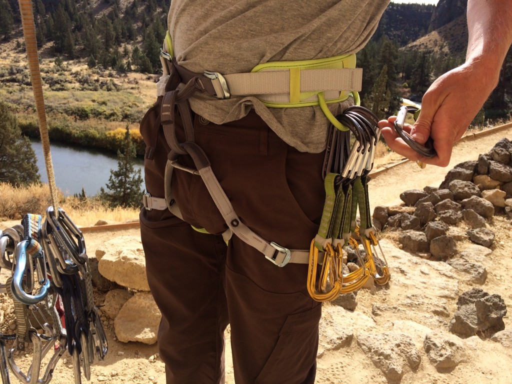 Revisión del arnés de escalada petzl corax: el corax es un arnés versÔtil y altamente ajustable que también es...