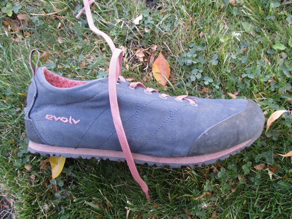 Evolv Cruzer Psyche para mujer se acerca a la revisión de los zapatos: el material de lona del Cruzer no brinda mucho apoyo.