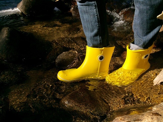 Revisión de las botas de lluvia Crocs Jaunt Shorty para mujer: el Jaunt Shorty proporciona una calidez sorprendente en un río helado en...
