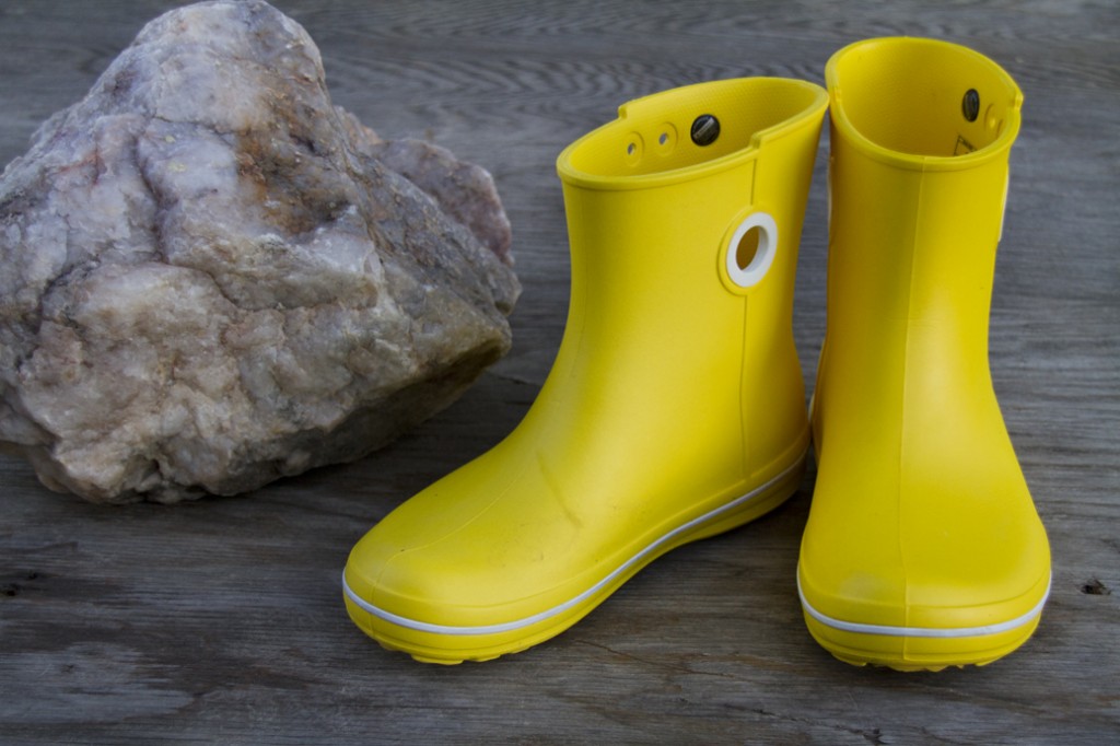 Revisión de las botas de lluvia Crocs Jaunt Shorty para mujer: las botas bajas Jaunt Shorty fueron divertidas pero tuvieron un rendimiento bastante promedio...