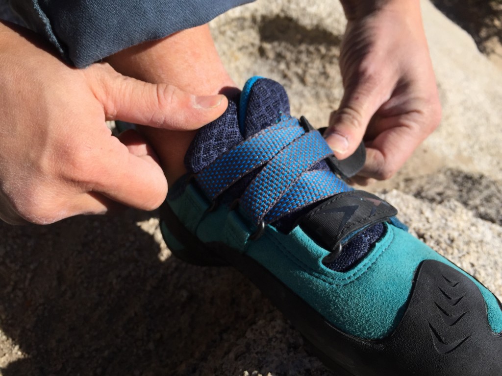 Revisión de los zapatos de escalada evolv kira para mujer: el mecanismo de cierre de velcro del kira nos pareció un poco excesivo...