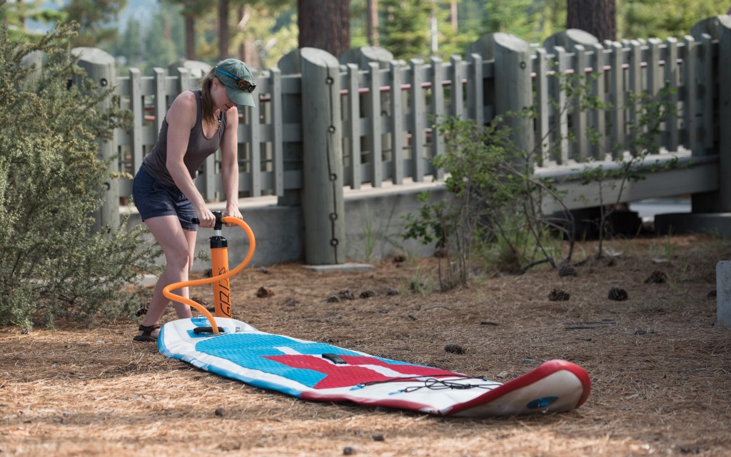 Revisión del sup inflable bic sport 11 wing air evo: el menor volumen de la tabla permitió tiempos de inflado mÔs rÔpidos que el promedio.