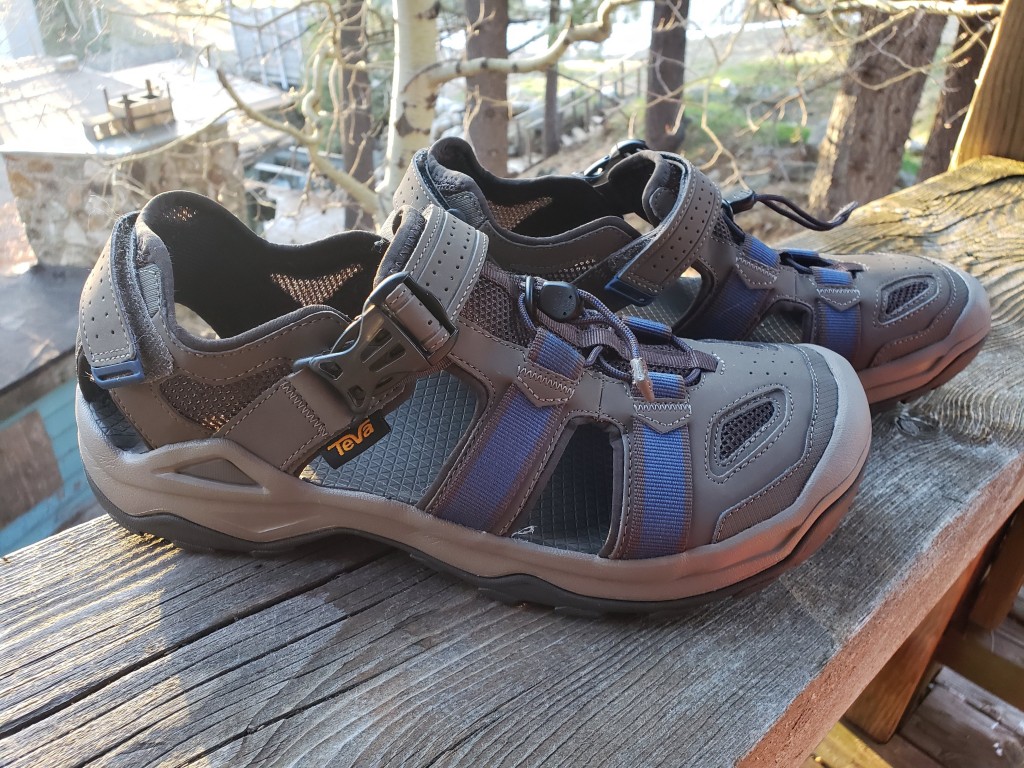 Revisión de las sandalias Teva Omnium 2 para hombre: si buscas un zapato para agua sólido, creemos que puedes hacerlo mejor que...