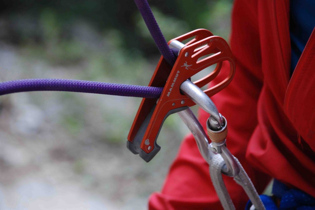 Revisión del dispositivo de aseguramiento Mammut Smart 2.0: la mordida en el Smart es segura y se crea mediante el pellizco del dispositivo...