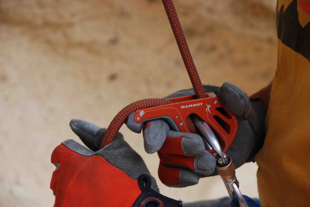 Revisión del dispositivo de aseguramiento Mammut Smart 2.0: el mensaje "incorrecto" Manera de bajar con un smart. es difĆcil no incumplir...