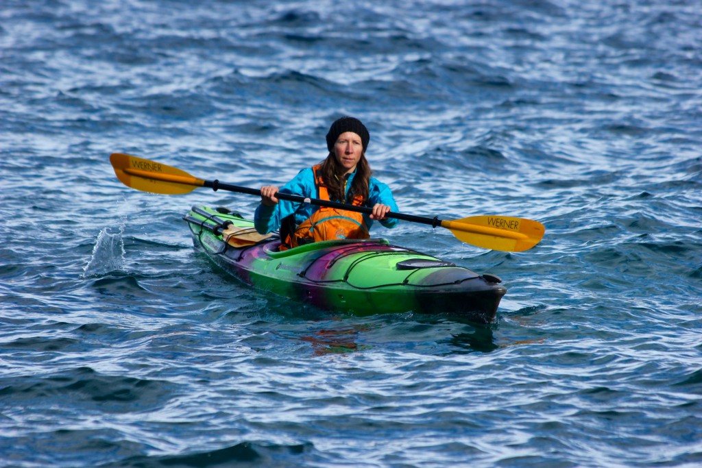 Revisión del remo de kayak werner camano: este elegante diseño de pala proporcionó un punto de entrada y salida suave para...