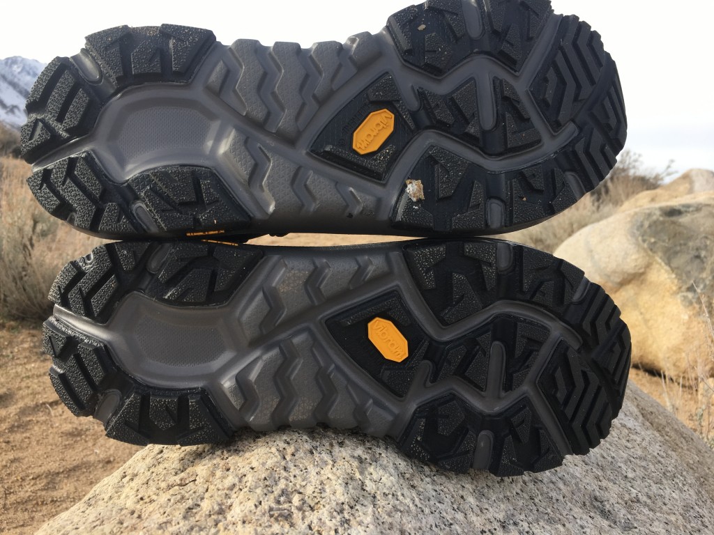 Revisión de los zapatos para caminar hoka toa gore-tex para hombre: las orejetas del toa no son profundas, pero brindan buena tracción en la mayorĆa...