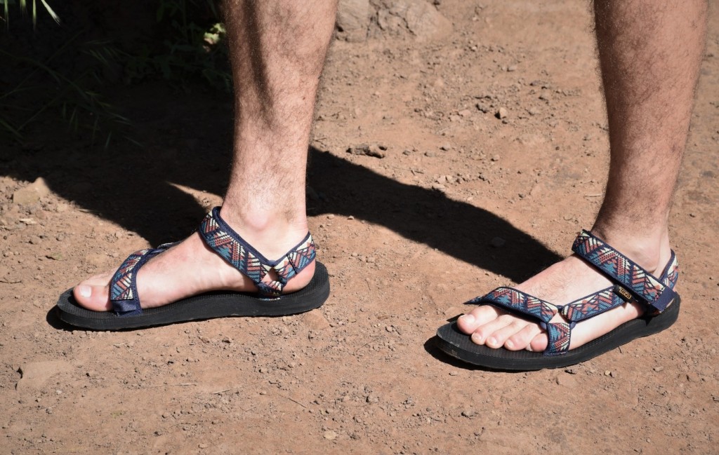 Revisión de las sandalias universales originales de Teva para hombre: estas zapatillas combinan un estilo retro con un precio retro.