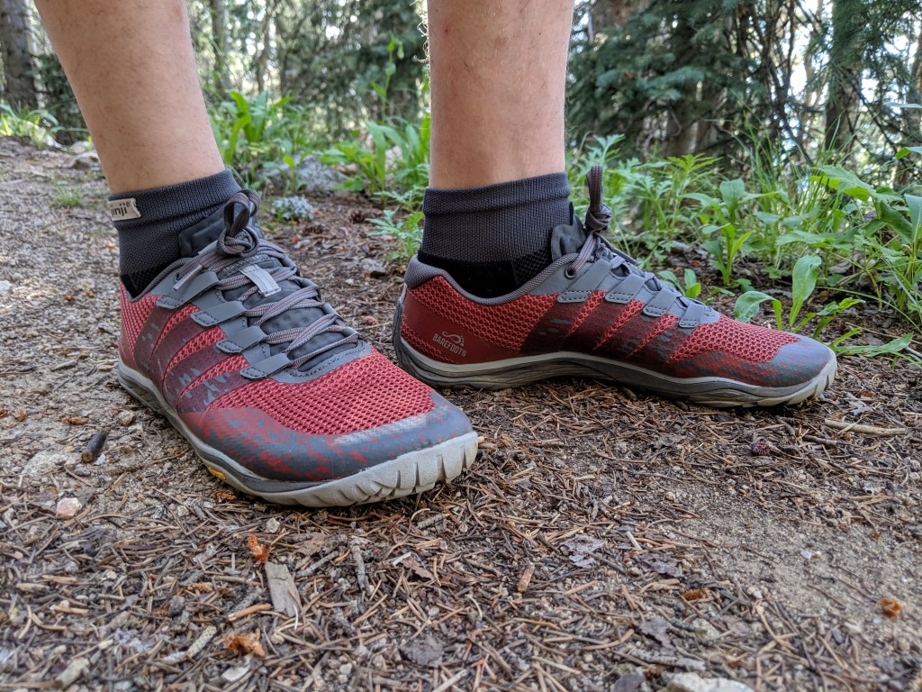 Revisión de zapatos descalzos Merrell Trail Glove 5: una puntera ancha permite que los dedos se separen, pero una altura de pila mÔs alta mantiene...