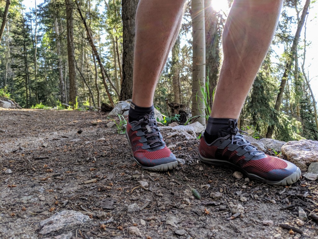 Revisión de los zapatos descalzos Merrell Trail Glove 5: ya sea la entresuela o la placa de roca, estos zapatos no son tan...