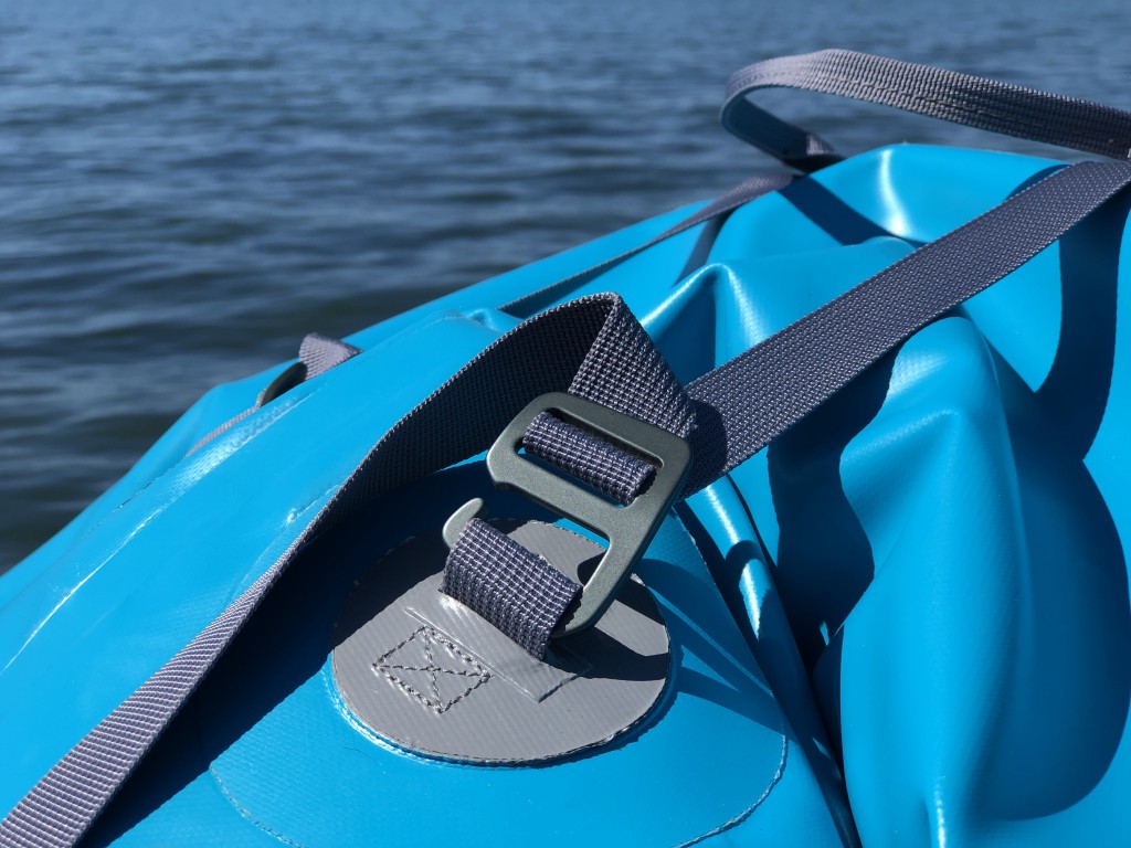 Revisión de la bolsa seca de nrs bill's bag: las hebillas de aluminio consumen mÔs tiempo que los clips de plÔstico, pero...