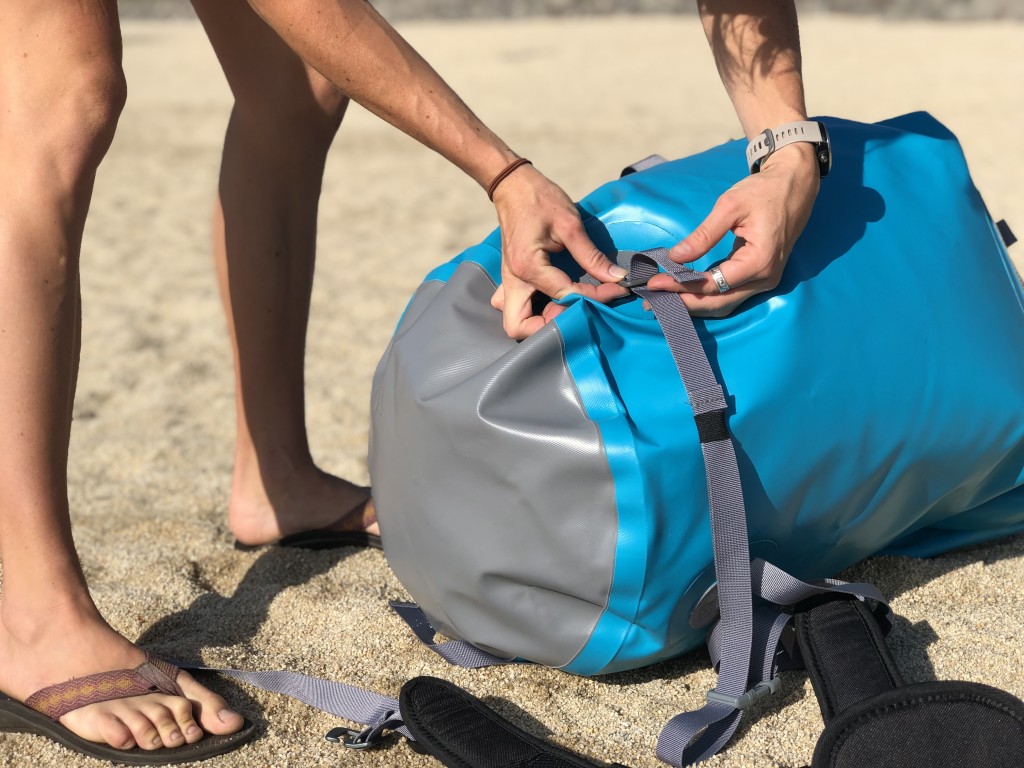 Revisión de la bolsa seca de nrs bill's bag: quitarse el arnés de la mochila de esta bolsa es fÔcil y solo toma un...