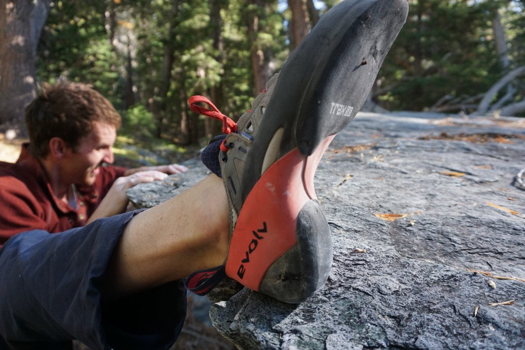 Revisión de los zapatos de escalada Evolv Oracle: los Oracles cuentan con 4,2 mm de goma trax sas. ya sea en la puntera o...