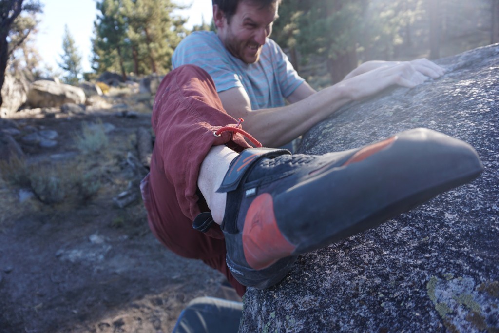 Revisión de los zapatos de escalada Mad Rock Shark 2.0: hay un poco de juego adicional en el talón del Mad Rock Shark 2.0...