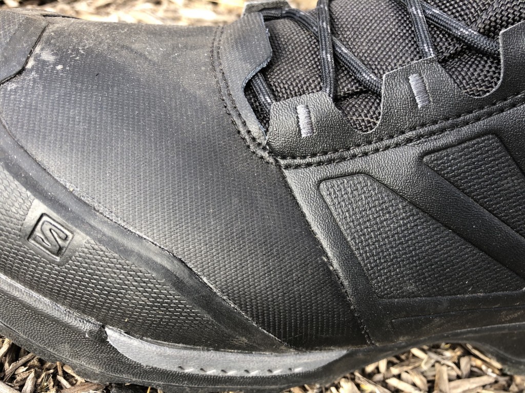 Revisión de las botas de invierno Salomon Toundra Pro CSWP: esta costura que desciende desde los cordones inferiores estÔ cosida y...