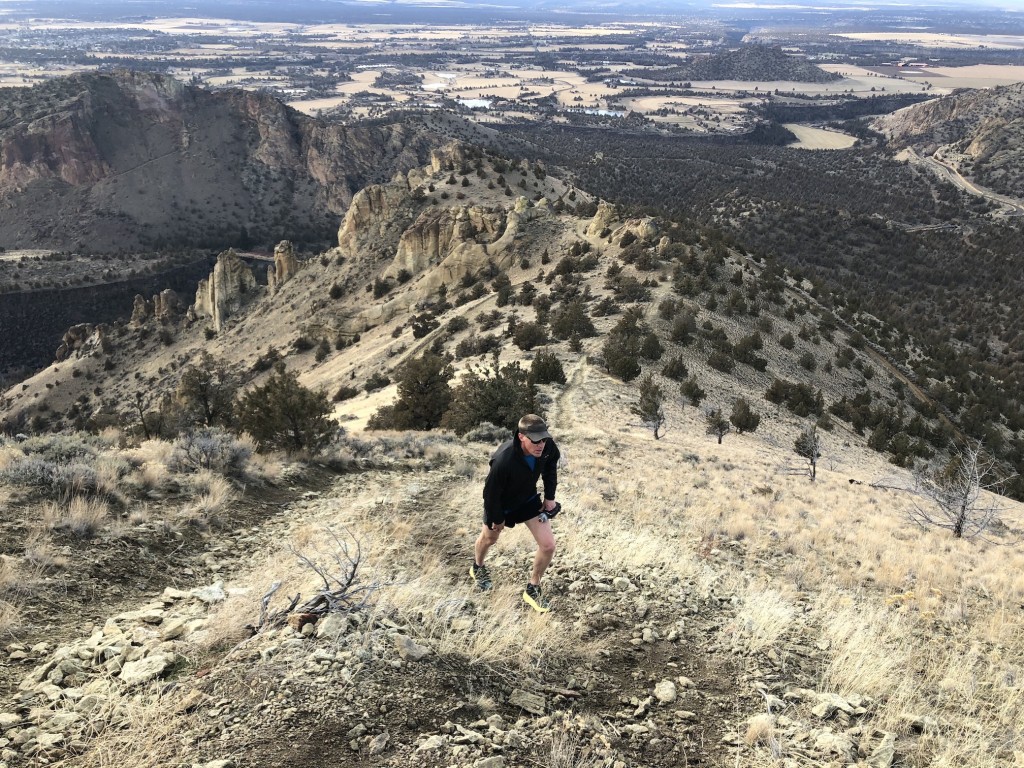 Revisión de las zapatillas de trail running Hoka Speedgoat 4 para hombre: la cicatriz sobre Smith Rock es un sendero directo cuesta arriba que...