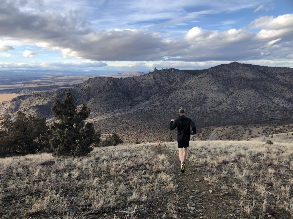 Revisión de las zapatillas de trail running Hoka Speedgoat 4 para hombre: volver a bajar después de la cumbre. Nos encanta usar la cabra rÔpida...