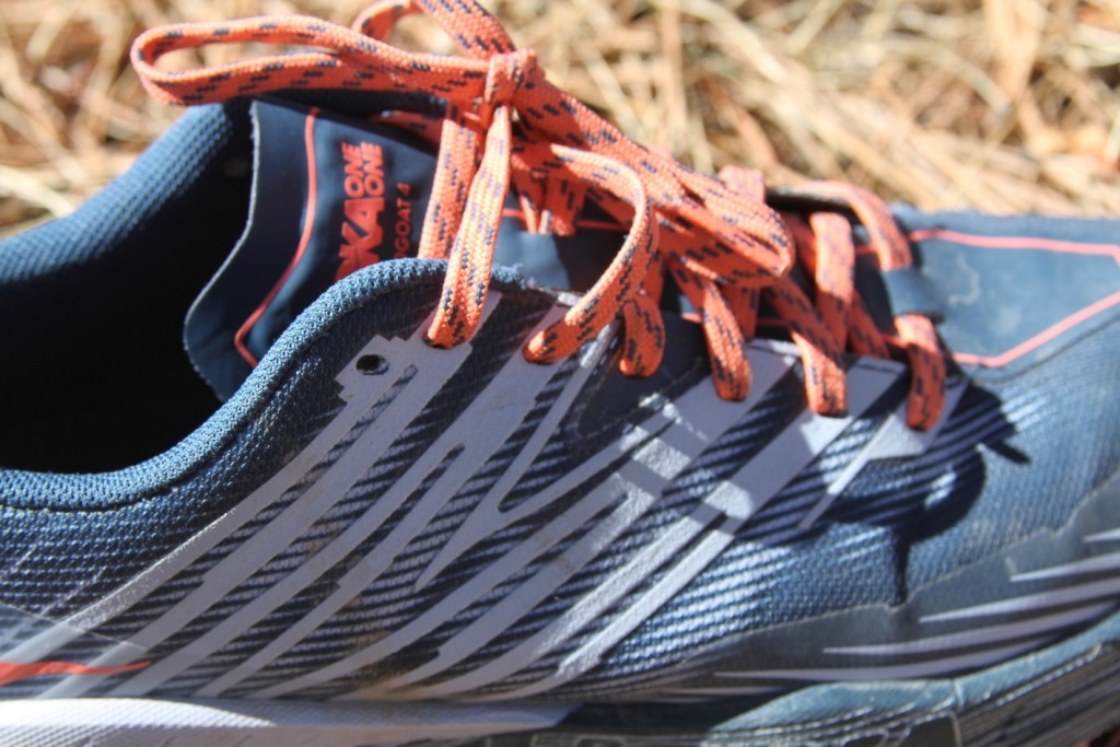 Revisión de las zapatillas de trail running Hoka Speedgoat 4 para mujer: la parte superior hace un gran trabajo envolviendo el pie como un burrito.  tú...