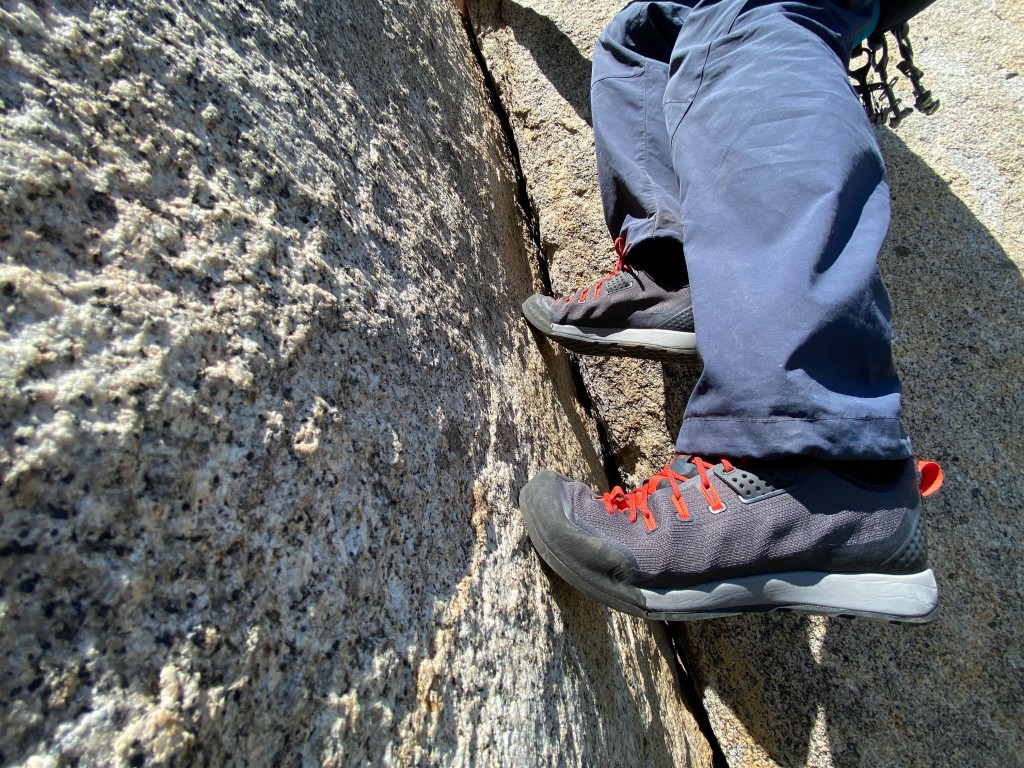 Revisión de zapatos de aproximación de enfoque técnico de diamante negro: prueba de la fricción sobre el granito clásico de California en el bd...