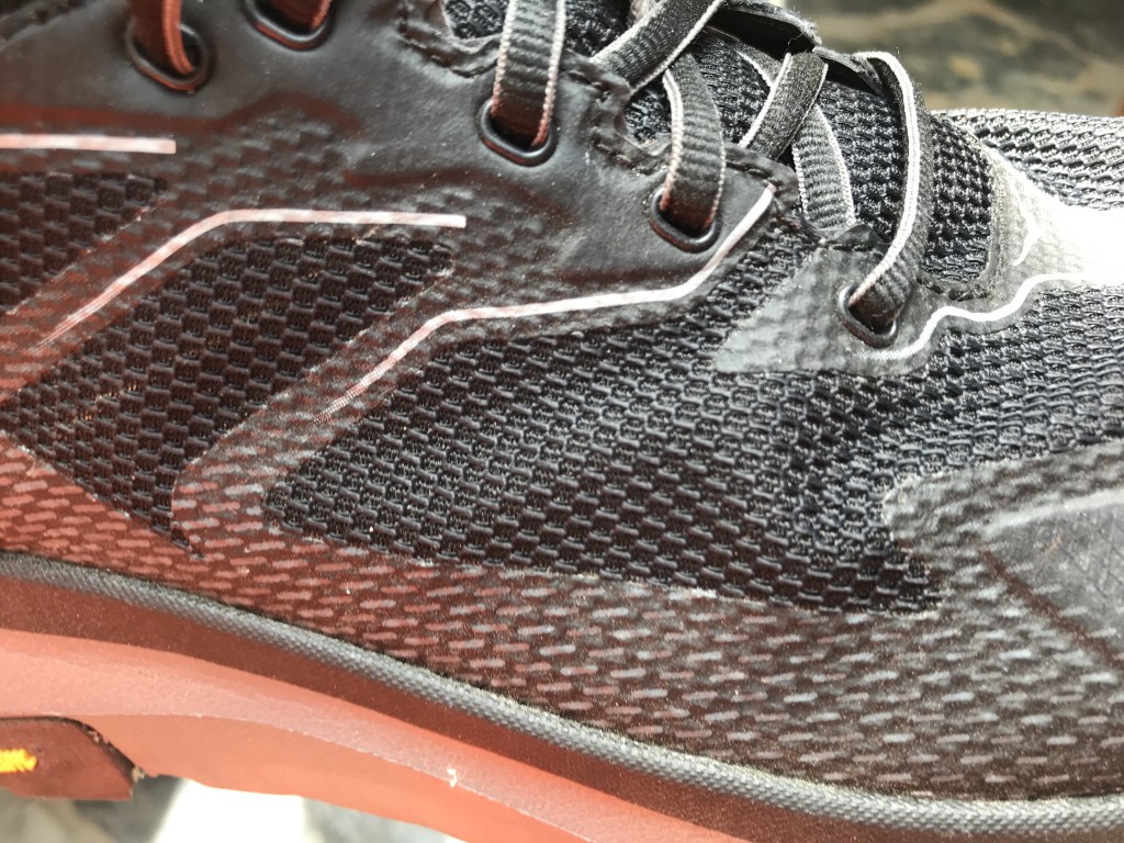 Revisión de los zapatos para caminar hoka toa gore-tex para hombres: la parte superior de malla en la toa parece resistir el desgaste mejor que otras...
