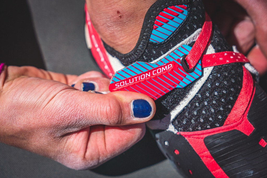 Revisión de la sportiva Solution Comp para zapatos de gato para mujer: la lengüeta elástica y la correa de velcro única hacen que la solución sea comp...