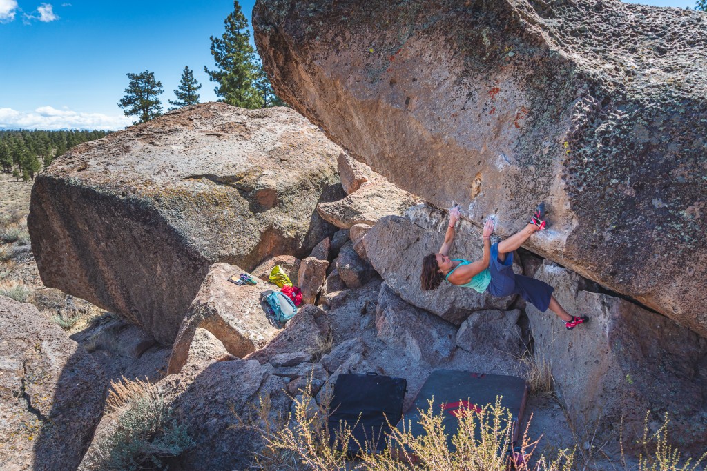 Revisión de la sportiva Solution Comp para zapatos de gato para mujer: ganchos para el talón con vista.